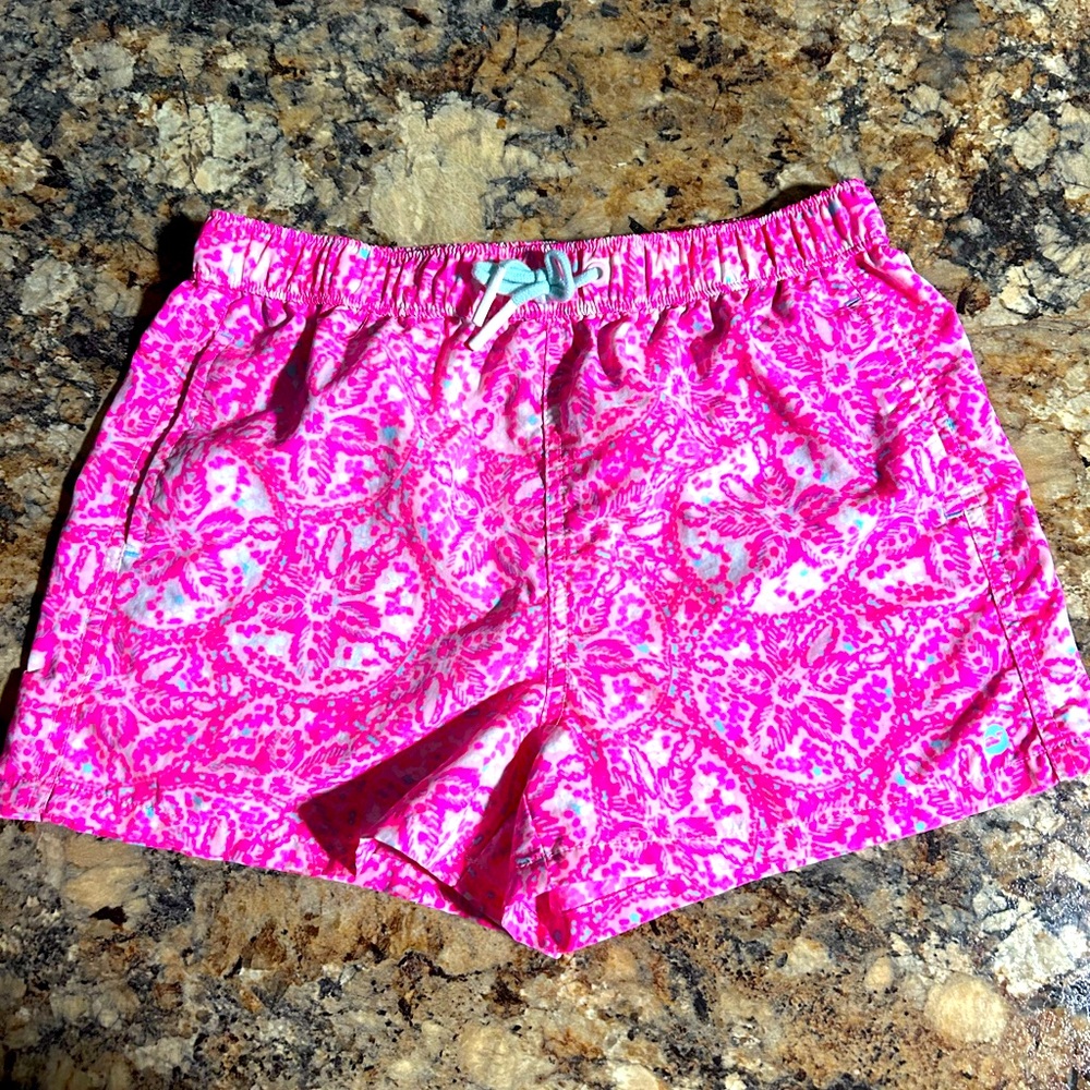 Vineyard Vines performance shorts. (10-12)